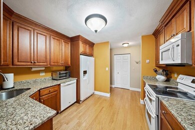 54 Broad Reach unit 402, North Weymouth, MA 02191 - photo 2