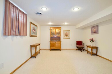 1605 6th Ave NE, Jamestown, ND 58401 - photo 5