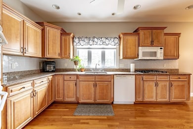 72 Lennys Way, West Springfield, MA 01089 - photo 6