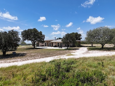 917 U S 59, George West, TX 78022 - photo 3