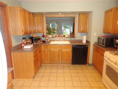 EQUIPPED MODERN KITCHEN
