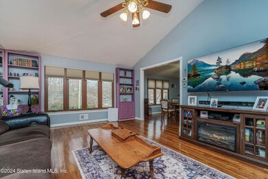 822 Rathbun Ave, Staten Island, NY 10309 - photo 7