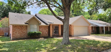 3423 Lemon Tree Ln, Houston, TX 77088 - photo 2