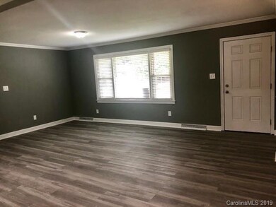 612 N Bost St, Statesville, NC 28677 - photo 3