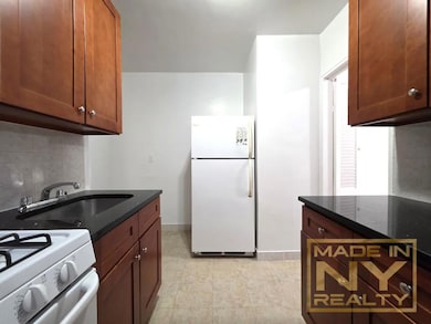 64-41 Saunders St unit 210, Rego Park, NY 11374 - photo 3