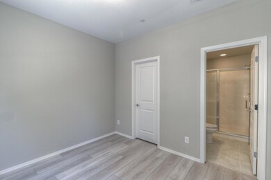 004_Bedroom