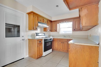 8534 Easter St, Houston, TX 77088 - photo 5