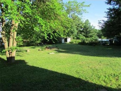 925 Berkshire Ave, Indian Orchard, MA 01151 - photo 2