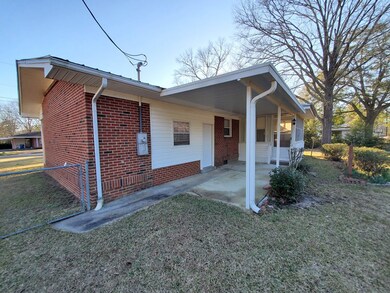 1018 Deborah St, Dothan, AL 36301 - photo 2