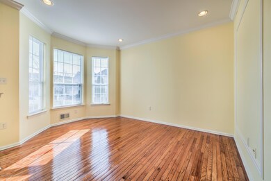004_LIVING ROOM