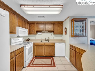 SugarTop Resort unit 2712, Sugar Mountain, NC 28604 - photo 6