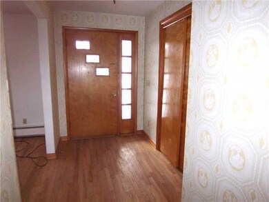 Foyer FOYER WITH LARGE CLOSET