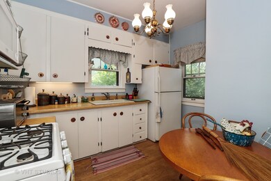 713 W Keith Ave, Waukegan, IL 60085 - photo 3