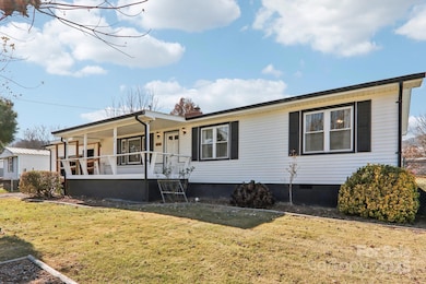 100 Hyatt St, Waynesville, NC 28786 - photo 3