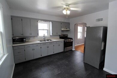 1104 1104 N Jefferson, New Ulm, MN 56073 - photo 2