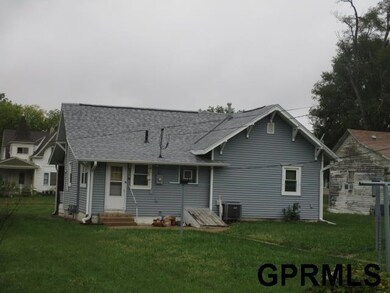 818 C St, Fairbury, NE 68352 - photo 2