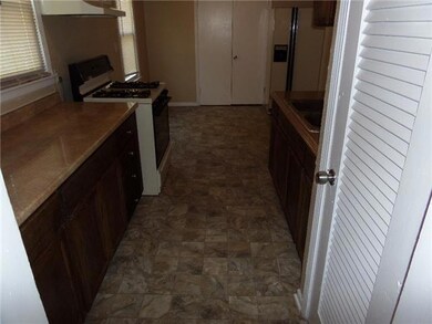 6841 Askew Ave, Kansas City, MO 64132 - photo 2