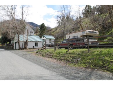 214 E Main St, Canyon City, OR 97820 - photo 4