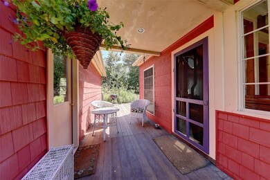 Covered porch - breezeway between house and garage