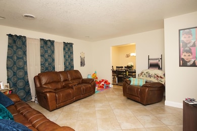 305LeahMillerLiving1