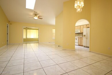 Peppertree St 4395 - Entry - Living Room