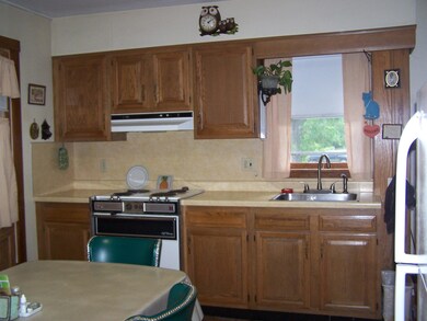 23 Summer St, Mechanic Falls, ME 04256 - photo 2
