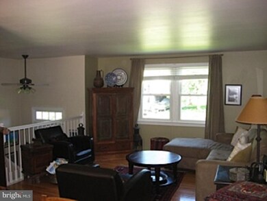 12607 Pinecrest Rd, Herndon, VA 20171 - photo 3