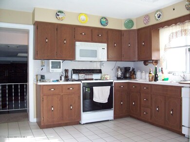 Eat-In Kitchen