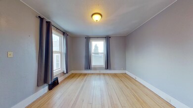 567-Hillsdale-St-Living-Room