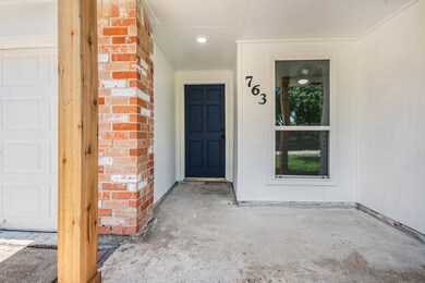 Great front porch area
