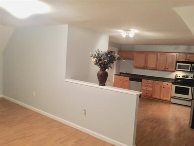 721 Mammoth Rd unit 2, Manchester, NH 03104 - photo 2