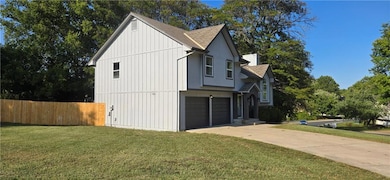 632 NE Bristol Dr, Lees Summit, MO 64086 - photo 4