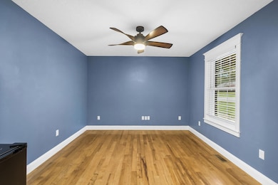 1101 Highland Dr, Aurora, MO 65605 - photo 4