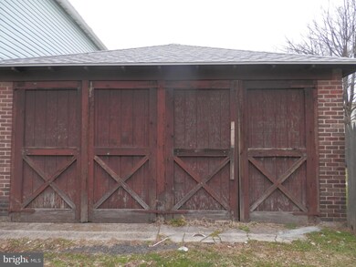 3409 W 3rd St, Marcus Hook, PA 19061 - photo 3