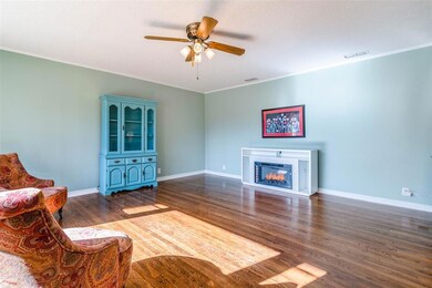 1317 W Hull St, Denison, TX 75020 - photo 3