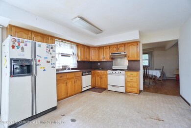 178 Pleasant Plains Ave, Staten Island, NY 10309 - photo 5