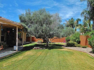 2 Huge and Private Yard!!!