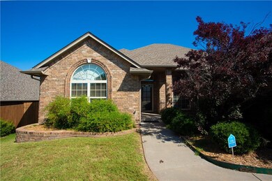 2633 SE 7th St, Moore, OK 73160 - photo 2