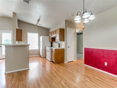 9400 Checkerbloom Dr, Oklahoma City, OK 73165 - photo 7