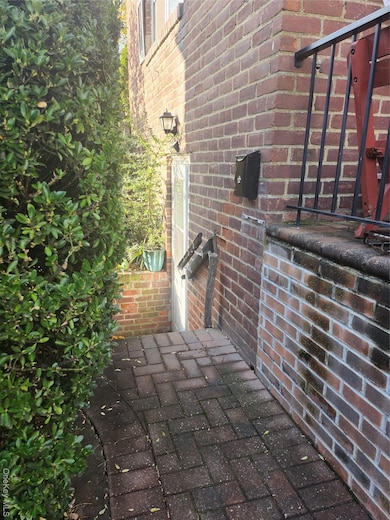 571 Laurelton Blvd unit Lower Level, Long Beach, NY 11561 - photo 2