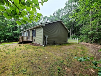 44 Symonds Rd, Hillsborough, NH 03244 - photo 5