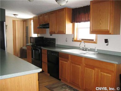 Kitchen Spacious Kitchen with lots of counter spac