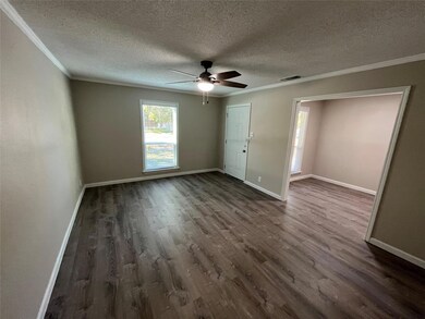 829 SW 5th St, Grand Prairie, TX 75051 - photo 3