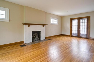 336_e_torrence-living room