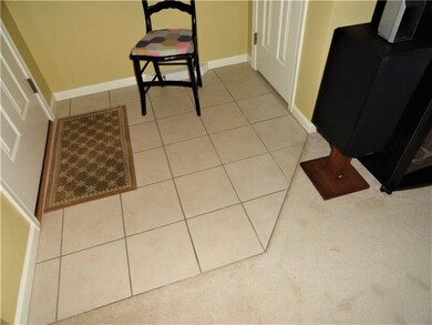 The main entry foyer is approx. 6'x5' and features