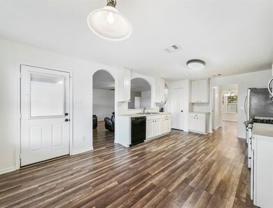 4004 Parry Dr, Pearland, TX 77584 - photo 5