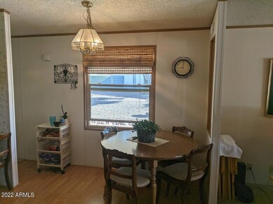 eat-in kitchen