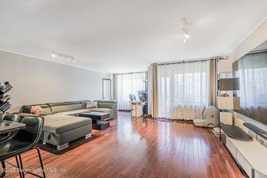 40 Wellington Ct unit 2A, Staten Island, NY 10314 - photo 3