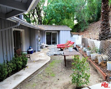 5027 Calderon Rd, Woodland Hills, CA 91364 - photo 2