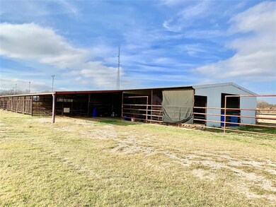 704 W Lee Ave, Weatherford, TX 76086 - photo 3